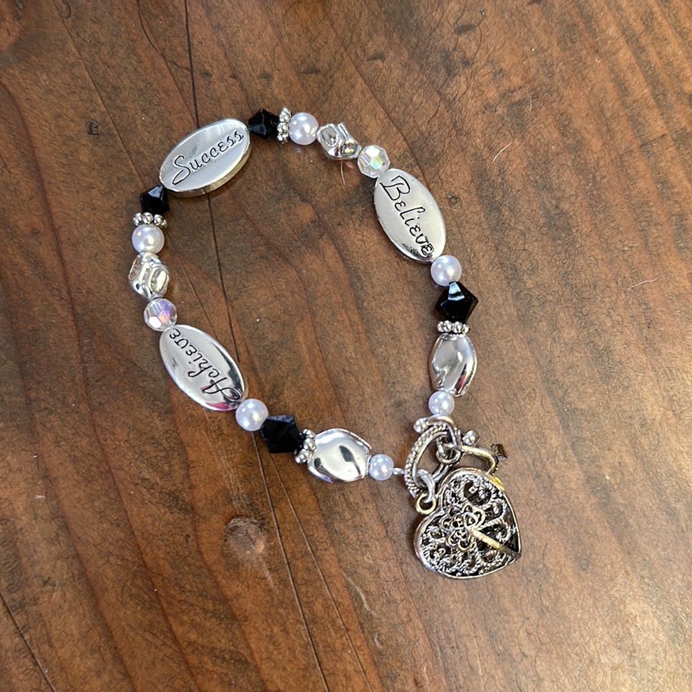 Graduate bracelet - Picture 4 of 4